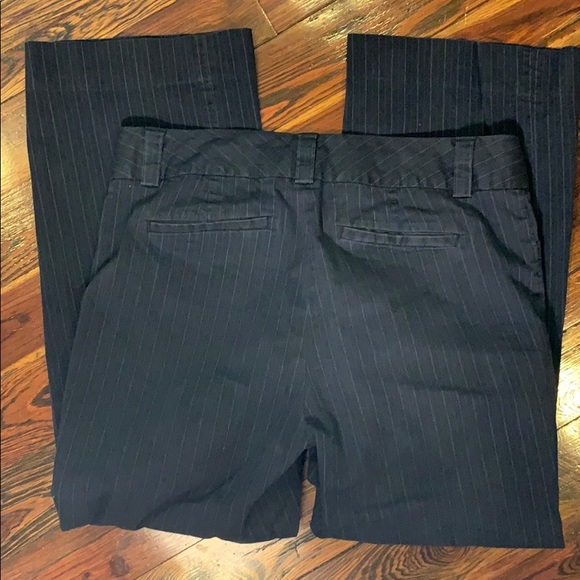 EUC Gap curvy navy pinstripe stretch ankle pant - Picture 3 of 6